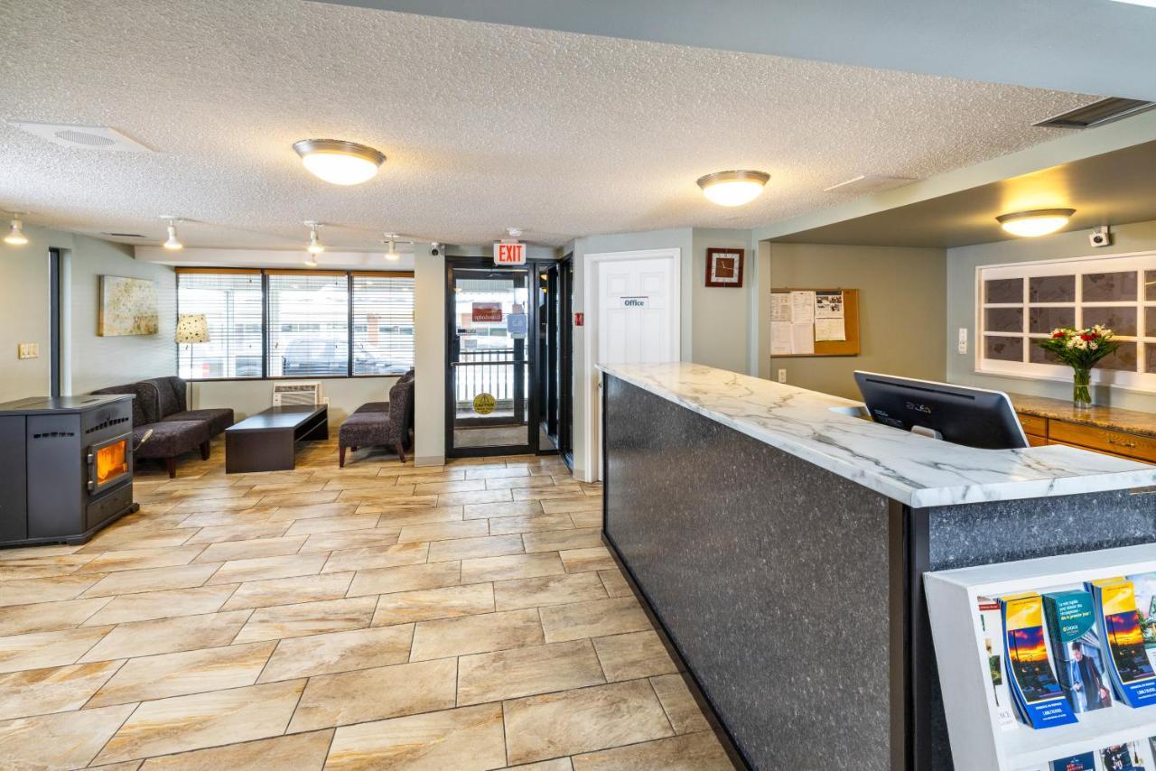 Econo Lodge Miramichi Eksteriør billede