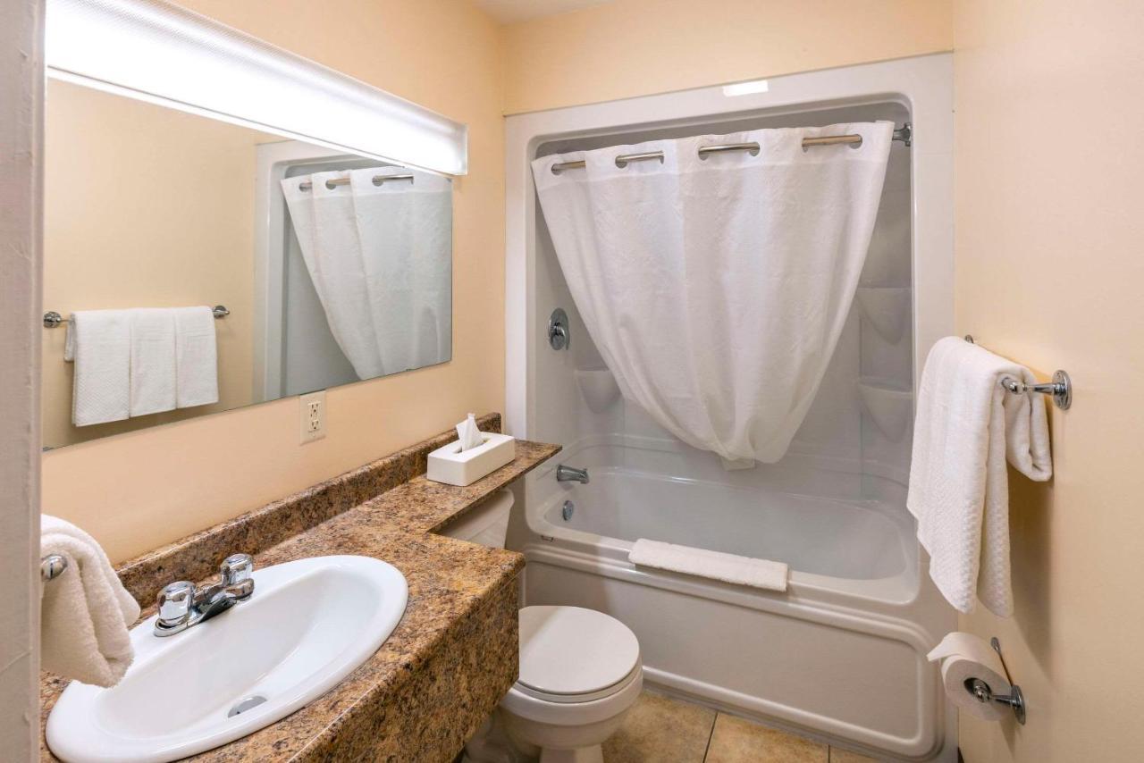 Econo Lodge Miramichi Eksteriør billede