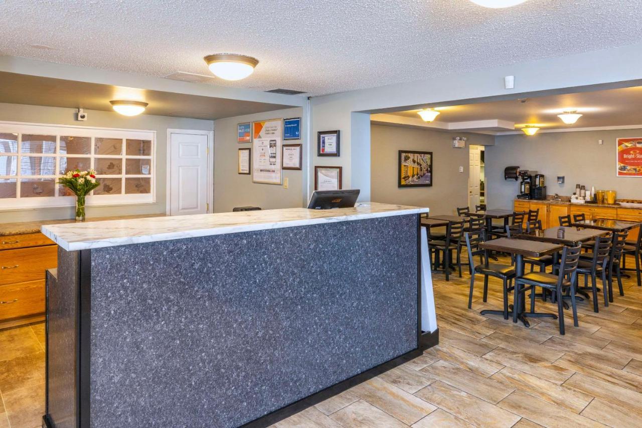 Econo Lodge Miramichi Eksteriør billede