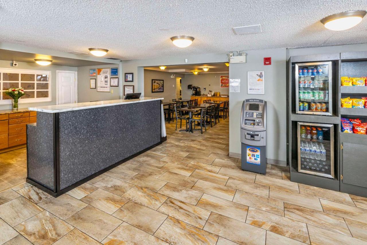Econo Lodge Miramichi Eksteriør billede