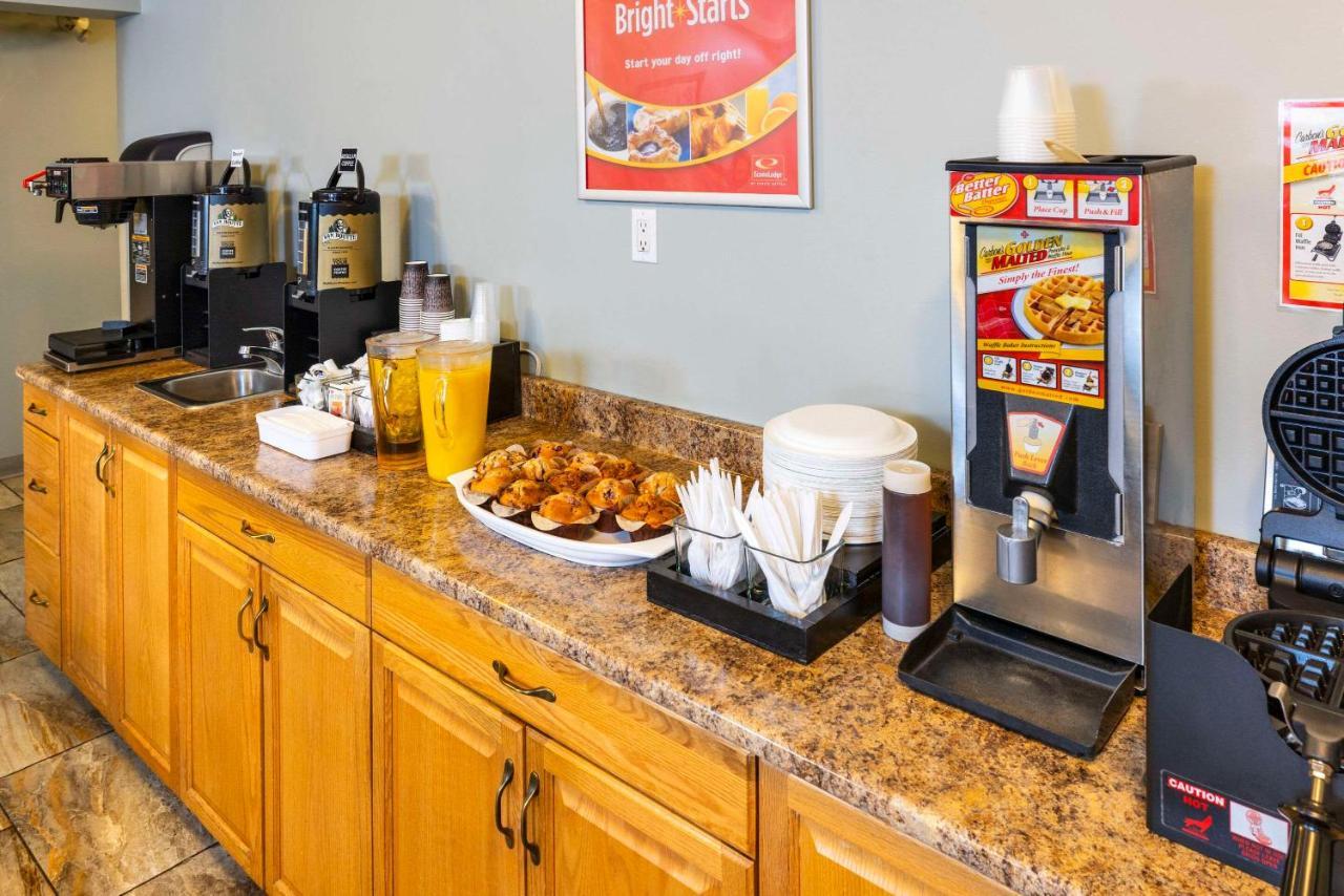 Econo Lodge Miramichi Eksteriør billede