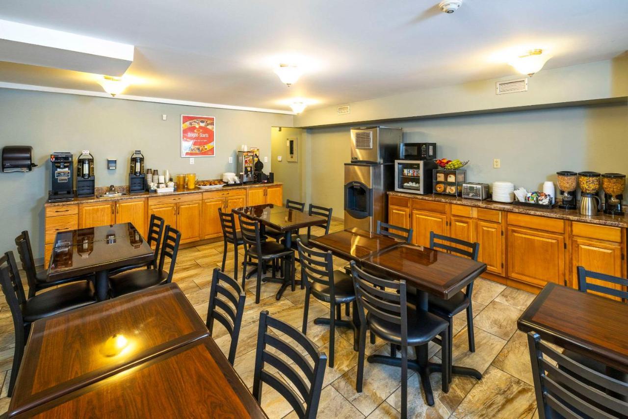 Econo Lodge Miramichi Eksteriør billede