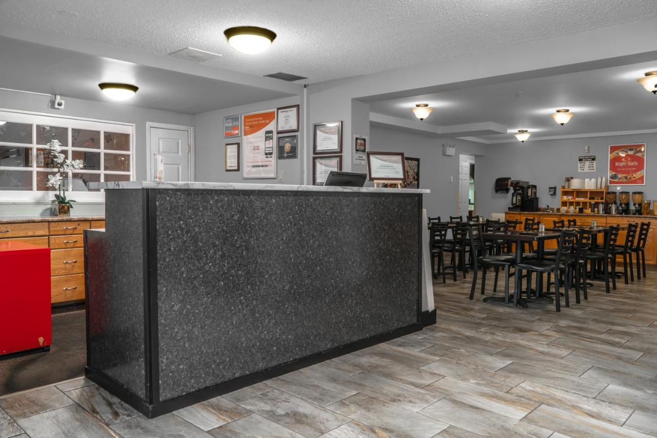 Econo Lodge Miramichi Eksteriør billede